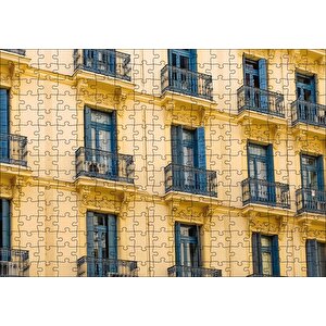 İspanyada Sarı Klasik Bina Ve Balkonlar Puzzle Yapboz Mdf Ahşap 255 Parça