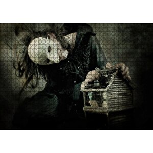 Korkunç Maskeli Yaratık Ve Mini Ağaç Kulübesi Puzzle Yapboz Mdf Ahşap 1000 Parça