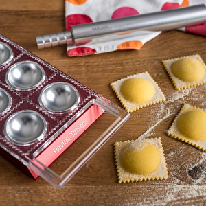 Design Ravioli Tablet Çıkarılabilir 10 Hazneli Ravioli Kalıbı Kırmızı Renk