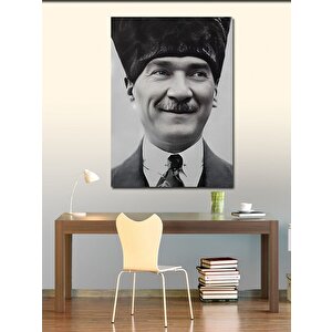 Kanvas Tablo Mustafa Kemal Atatürk Gülüyor 70x100 cm