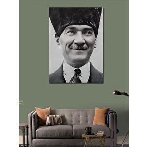 Kanvas Tablo Mustafa Kemal Atatürk Gülüyor