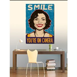 Kanvas Tablo Kameraya Gülümseyin Kadın 50x70 cm