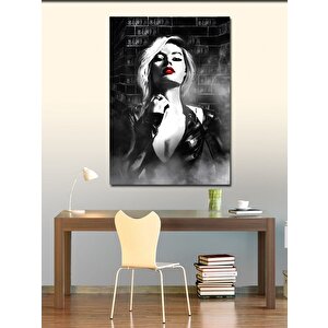 Kanvas Tablo Kırmızı Rujlu Siyah Elbiseli Kadın 70x100 cm