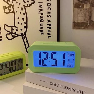 Işıklı Dijital Led Ekran Masa Saati - Alarm Tarih ve Isı Ölçer Modern Masa Üstü Saat Yeşil