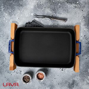 Lava Döküm Dikdörtgen Rosto Ve Fırın Tepsisi Kayın Servis Ahşabı Döküm Demir Yekpare Çift Kulplu Ölçü 26x40cm.