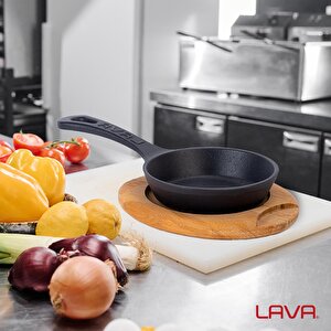 Lava Döküm Yuvarlak Kızartma Tavası Yekpare Saplı Kayın Servis Ahşabı. Çap(ø)12cm.
