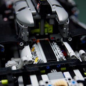 Lego Technic 42156 Peugeot 9x8 24h Le Mans Hybrid Hypercar (1775 Parça)