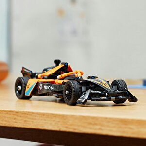 Technic 42169 Neom Mclaren Formula E Yarış Arabası (452 Parça)