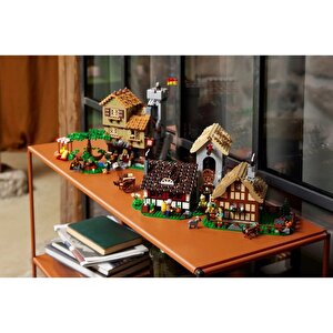 Lego Icons 10332 Medieval Town Square (3304 Parça)