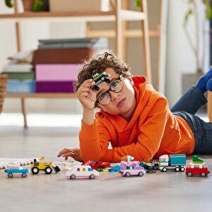 Lego Classic 11036 Yaratıcı Araçlar (900 Parça)