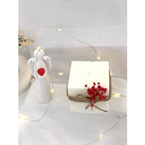 Dekoratif Kırmızı Çiçekli Küp Soya Mum   Beton Kalp Tutan Melek Biblo Set