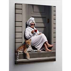 Kanvas Tablo Bornozlu Nene Ve Leopar 100x140 cm