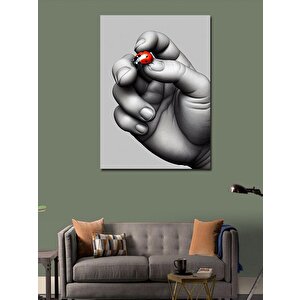 Kanvas Tablo Elinde Uğurböceği Tutmak 70x100 cm