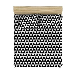 Yüzde Yüz Pamuklu Siyah Beyaz Geometrik Üçgenler 180x200+2*(50x70) Battal Boy Lastikli Çarşaf Seti