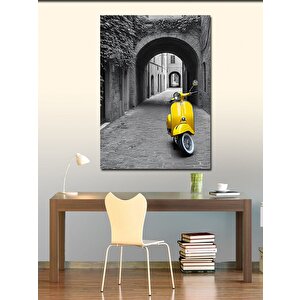 Kanvas Tablo Sarı Vespa Sokakta 50x70 cm