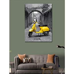 Kanvas Tablo Dar Sokakta Sarı Vespa