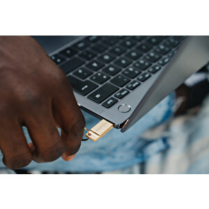 Verbatim 99105 - 32gb Metal Executive Usb 3.2 Gen 1 Gold Drive