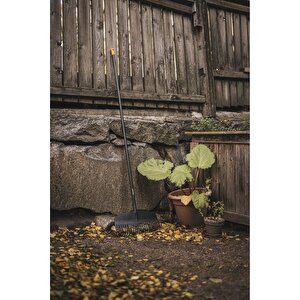 Fiskars 1063090 Solid Çim Ve Yaprak Tırmığı M