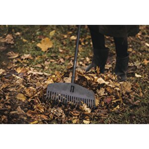 Fiskars 1063090 Solid Çim Ve Yaprak Tırmığı M
