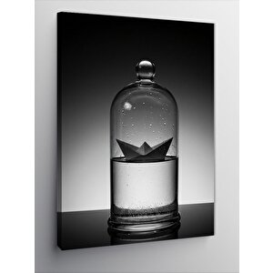 Kanvas Tablo Cam Fanus İçindeki Kağıt Gemi 50x70 cm