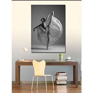 Kanvas Tablo Siyah Beyaz Balerin Ve Yüksek Poz 50x70 cm
