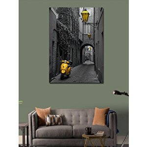 Kanvas Tablo Sarı Vespa Ve Dar Sokak 50x70 cm