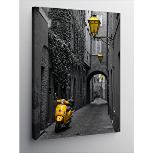 Kanvas Tablo Sarı Vespa Ve Dar Sokak 70x100 cm