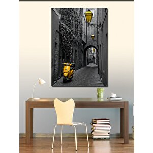 Kanvas Tablo Sarı Vespa Ve Dar Sokak 70x100 cm