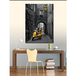Kanvas Tablo Dar Sokak Ve Sarı Vespa 70x100 cm