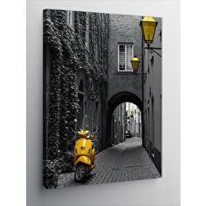 Kanvas Tablo Dar Sokakta Sarı Motosiklet 100x140 cm