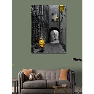 Kanvas Tablo Dar Sokakta Sarı Motosiklet 100x140 cm