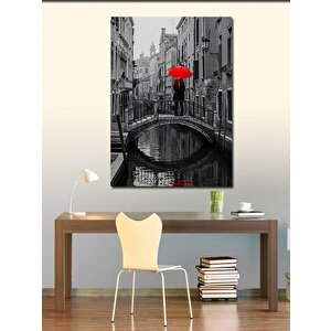 Kanvas Tablo Yağmurlu Sokakta Kırmızı Şemsiye 70x100 cm