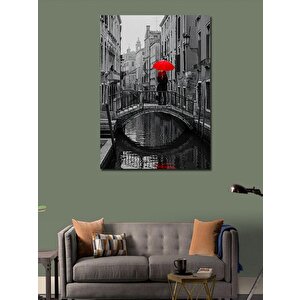 Kanvas Tablo Yağmurlu Sokakta Kırmızı Şemsiye 70x100 cm