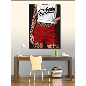 Kanvas Tablo Kırmızı Şortlu Dövmeli Kadın 100x140 cm