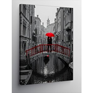 Kanvas Tablo Kırmızı Şemsiyeli Şehir Geçidi 50x70 cm