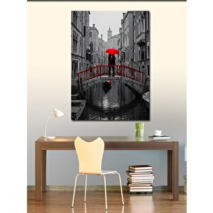 Kanvas Tablo Kırmızı Şemsiyeli Şehir Geçidi 70x100 cm