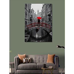 Kanvas Tablo Kırmızı Şemsiyeli Şehir Geçidi 70x100 cm