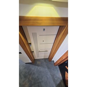 Çelik Kapı Ahşap Kaplama Krem Rengi Tırnaklı Kale Kilitli Çelik Kapı Daire Kapısı Sağ Açılım
