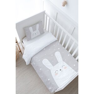 Bebek Boy Nevresim Takımı (100x150) - Pure Baby Serisi - Gri Zeminli Beyaz Tavşan