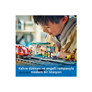 Lego ® City Şehir Merkezi Tramvay İstasyonu 60423 - 7 Yaş Ve Üzeri  Yapım Seti (811 Parça)