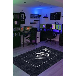 Oyuncunun Kaskı Siyah Renk Oyuncu Halısı Koyu Renk Gamer Temalı Halı Pubg Sever Hediye Halı 80x120 cm