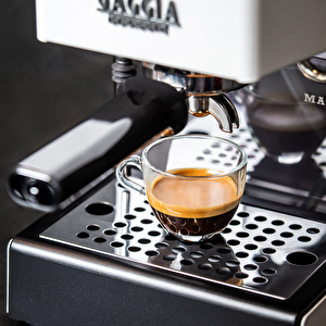 Gaggia New Classic E24 Beyaz Manunel Espresso Makinesi