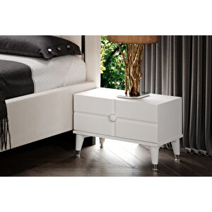 Adra White Komodin