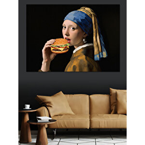 Hamburger Yiyen İnci Küpeli Kız Dekoratif Kanvas - Mdf Ahşap Tablo 35x50 cm