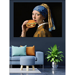 Hamburger Yiyen İnci Küpeli Kız Dekoratif Kanvas - Mdf Ahşap Tablo 35x50 cm