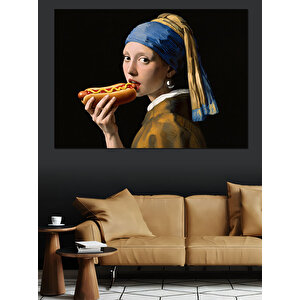 Hotdog Yiyen İnci Küpeli Kız Dekoratif Kanvas - Mdf Ahşap Tablo 35x50 cm