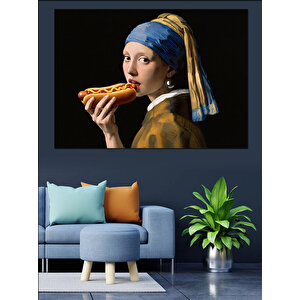 Hotdog Yiyen İnci Küpeli Kız Dekoratif Kanvas - Mdf Ahşap Tablo 35x50 cm