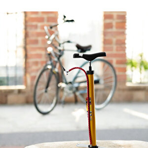 Klasik Bisiklet Pompası El Tipi Ayak Tutamaklı Standart Plastik Başlıklı Ve Uçlu Metal Borulu 1 Adet