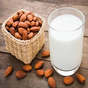 Tüplü Yarı Bodur Kendine Verimli Soğuklara Dayanıklı Milkshake Süt Bademi Fidanı 3-4 Yaş