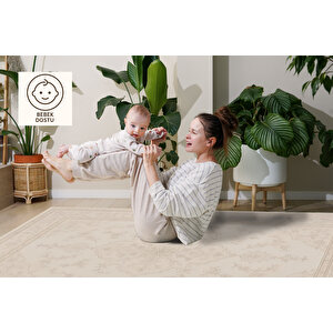 Krem Klasik Desenli Halı – Şık & Zamansız Tasarım | Kaymaz, Yıkanabilir, Bebek Dostu